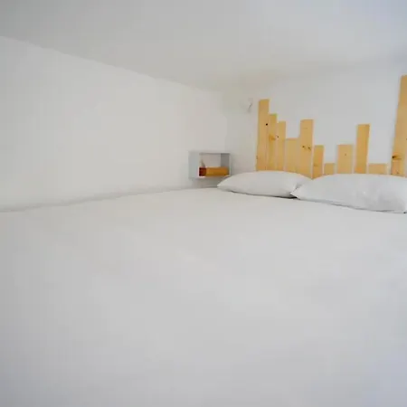 Marechal's Near Train Station & Downtown