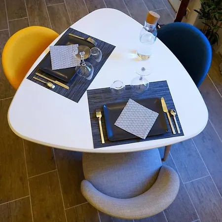 Marechal's Near Train Station & Downtown *